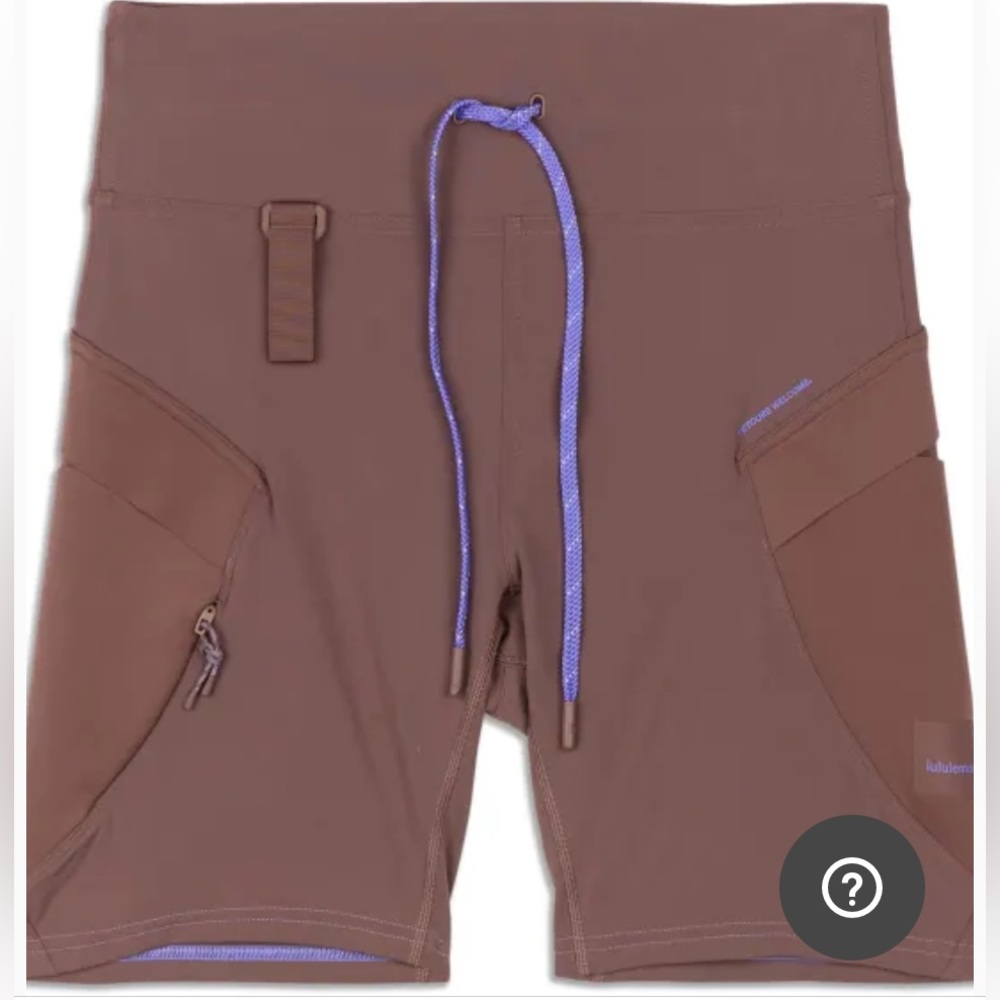 Lululemon 
Cargo Super-High-Rise Hiking Short 8"